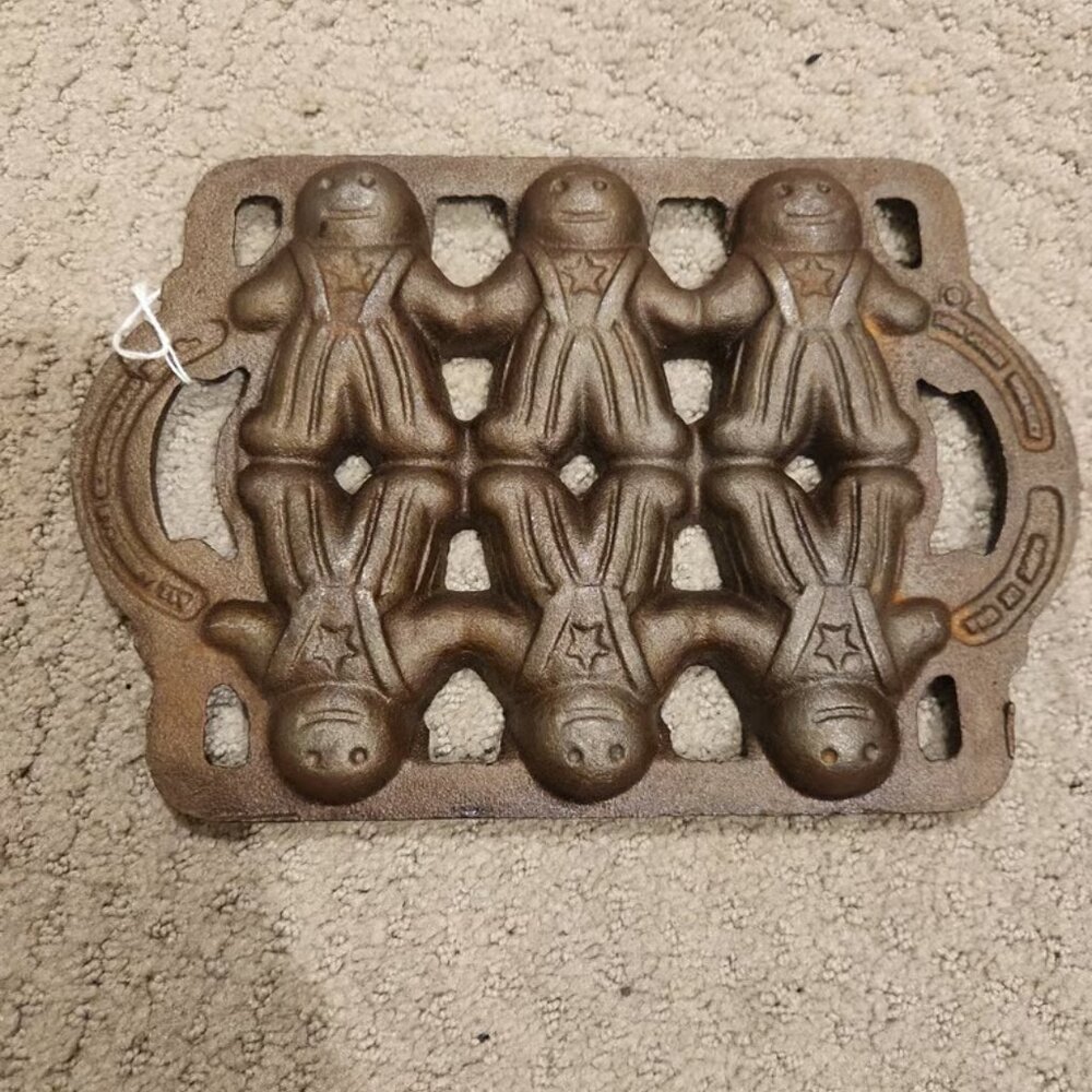 Vintage John Wright Classic Cast Iron All American Gingerbread Man Baking Pam